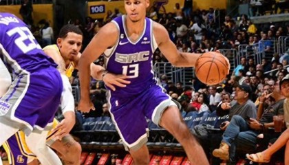 kaiyun-库里新秀赛季命中166记3分 东契奇168记 爱德华兹171记 前三有谁|斯蒂芬·库里|投篮|首轮|NBA|萨克拉门托国王队_新浪体育_新浪新闻