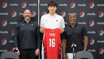 开云体育下载-拓媒：去年选杨瀚森是不是为了涨热度后卖球队？时间点太巧合了