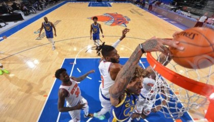 kaiyun.com-双中锋回归乌布雷闪光 度过黑暗期勇士再拒三连败