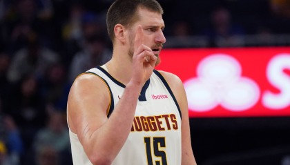 就知道要犯规！约基奇做投篮动作想要三罚 裁判给普通犯规两罚