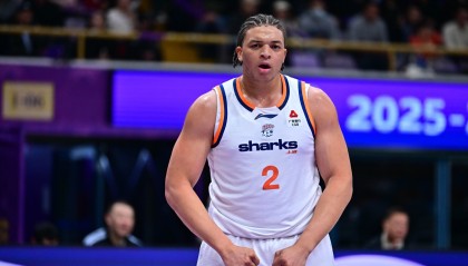 开云体育官网-记者：上海今年15场赢13场 这外援配置和化学反应 绝对冠军争夺者