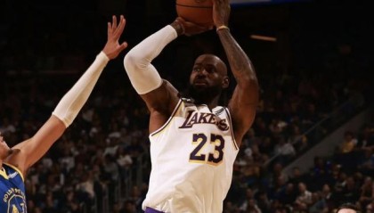 开云-名记：建议詹姆斯学习霉霉，和每支球队都签一周进行退役巡演